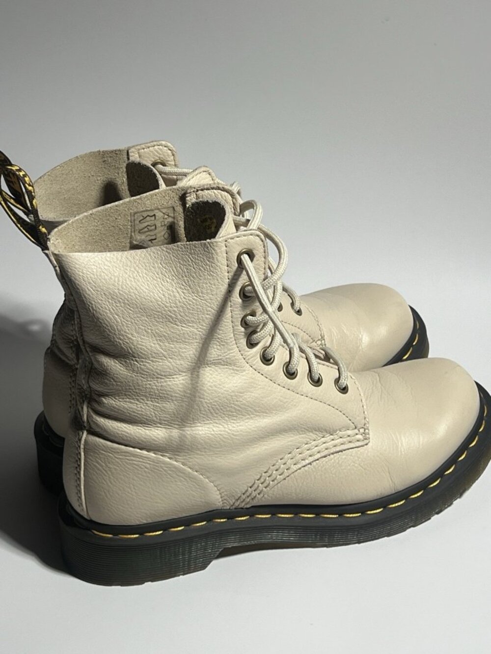 Dr. Martens 1460 Pascal Women’s Virginia Leather Boots Taupe Size 7 NEW - Picture 6 of 15